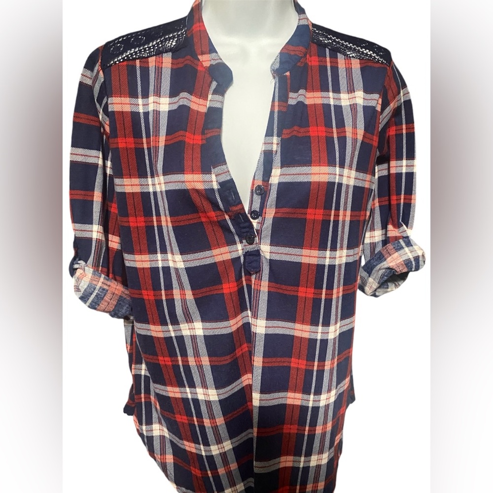 Ladies x-large plaid red blue button down top. 3/4 sleeve with roll up button.